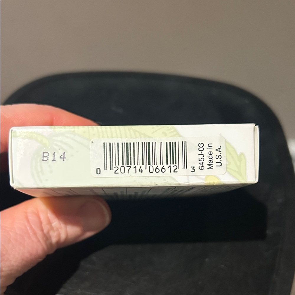 Clinique Stay-Matte Sheer Pressed Powder - Neutral Beige Packaging - Picture 2 of 5